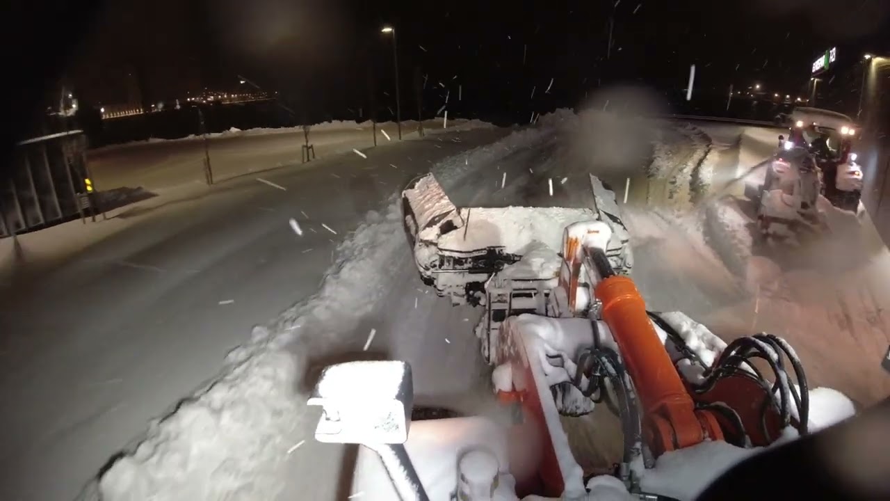 Snowplowing up to 40cm of snow | Hitatchi zw220 | Tellefsdal U-plow
