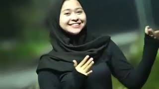 Download Lagu Gadis cantik goyang terlena mantull cooyy MP3