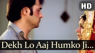  Dekh Lo Aaj Humko Lyrics in Hindi