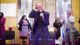 BISHOP LEONARD SCOTT - STOREFRONT PRAISE MEDLEY -