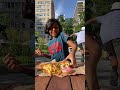 حجرة ورقة مقص مع الأكل