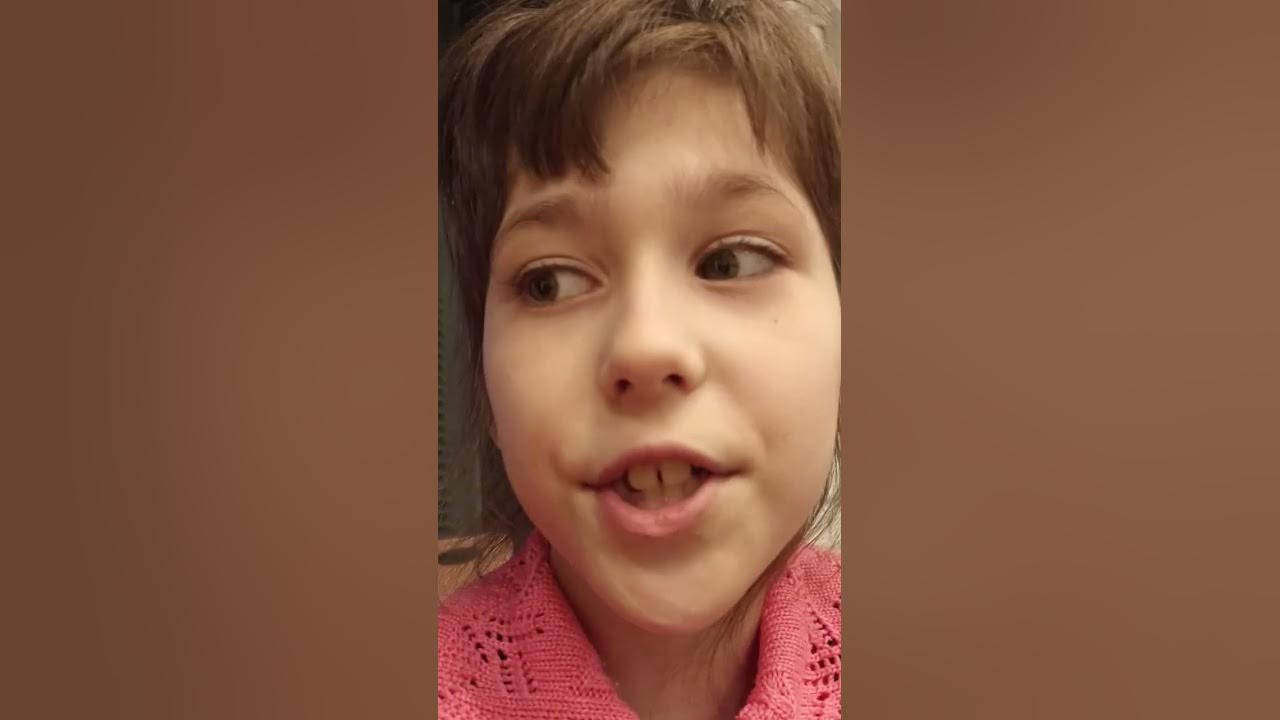 Медленно идти домой. Медленно идти домой. Еду домой. Мужчина идет по дороге. Мультяшные дети идут в школу.