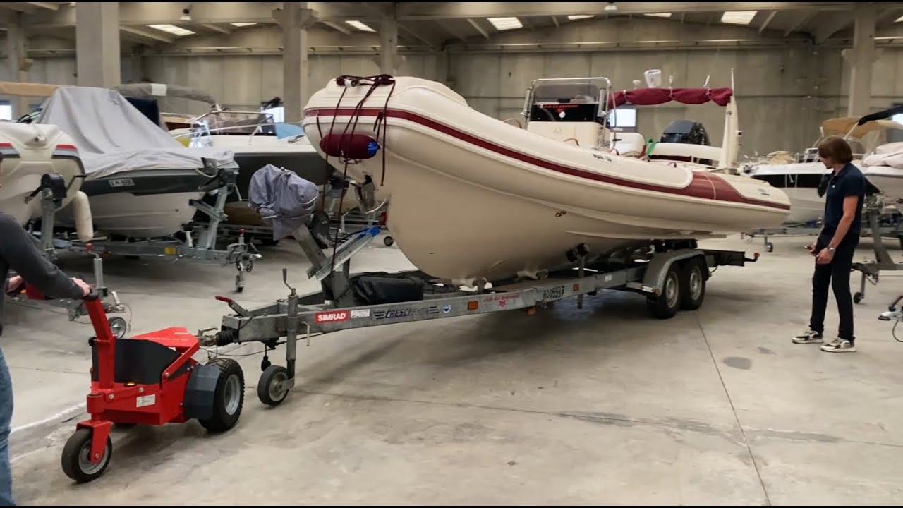 PMP Mini TUG 2500 KG - 3000 in piano per carrelli!!! Versatile e potentissima.