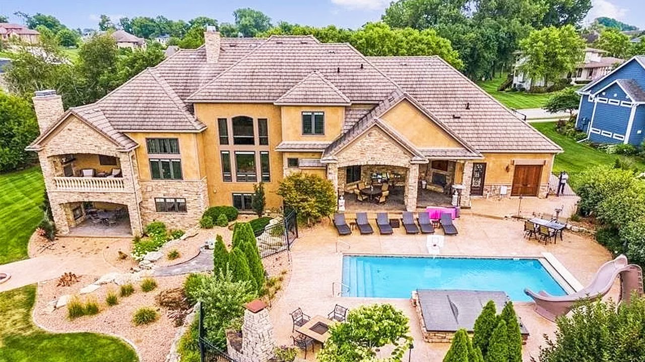 Luxury Mansion from the Inside in Iowa for 1,790,000 House tour