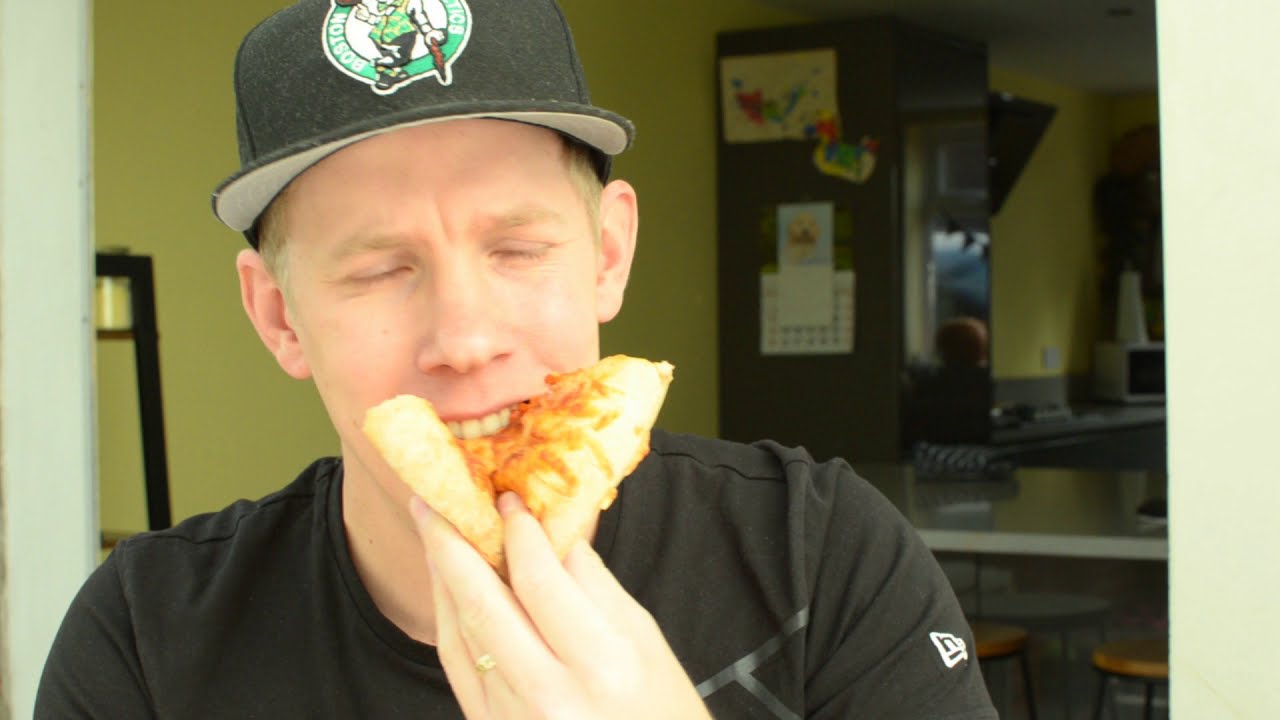 Frozen Pizza Review Aldi Carlos Takeaway Cheese Feast YouTube