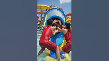 A man climbed into a children’s water slide at the waterpark and got completely stuck!
