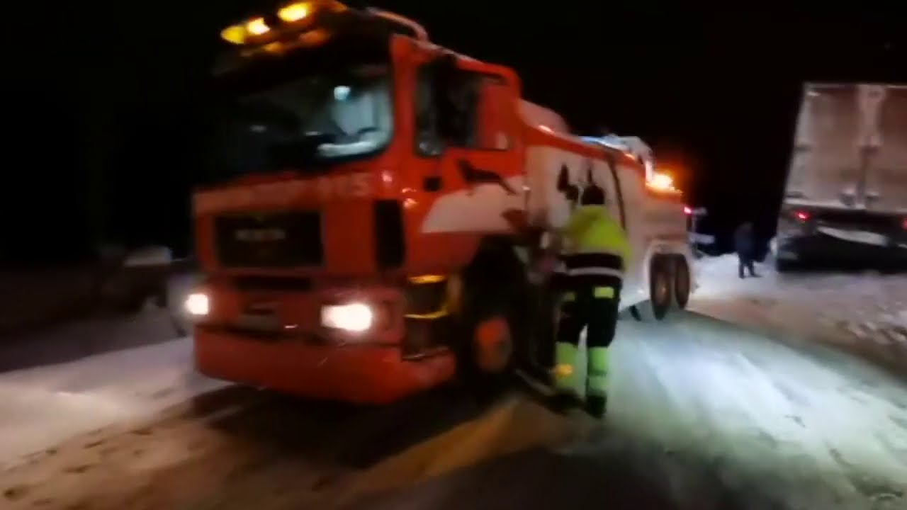 Груженая фура (20тонн) в кювете у переезда. - YouTube