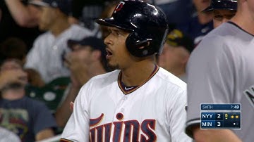 NYY@MIN: Escobar lines a go-ahead single to left