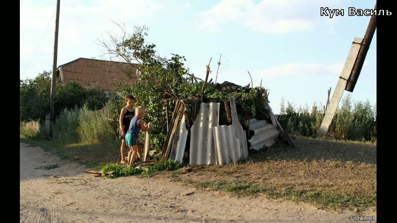 Шалаш из соломы. Шалаш для детей своими. Шалаш. Село шалаши. Зимний шалаш в лесу.