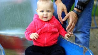 Играем на детской площадке, катаемся на горках и карусели. Видео для детей Играем на детской площадке, катаемся на горках и карусели. Видео для детей