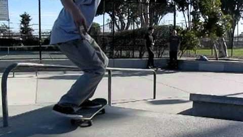 BACKSIDE TAILSLIDE RAIL SLOW MOTION