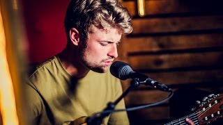 Sandro Cavazza - Young and Beautiful (Lana Del Rey cover) chords