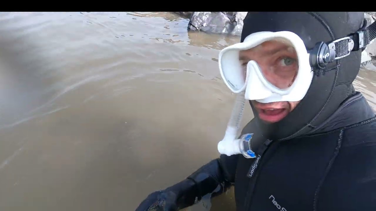 A Sunny Afternoon Search for Gold.  Gold Sniping BC.