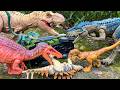 NEW MONSTER TRUCK 🦖 T-REX Vs. SPINOSAURUS Vs. ALLOSAURUS &amp; VELOCIRAPTOR | Jurassic World Unboxing