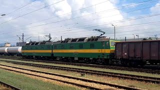 Zielona 131-005-1/131-006-9 z węglarkami wjeżdża do Nowego Sącza