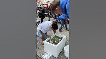 me: like i thought putting my head in slime would be a good idea… It took 4 days for it to get out