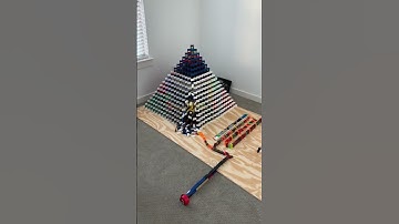 Domino 3D Pyramid Falling