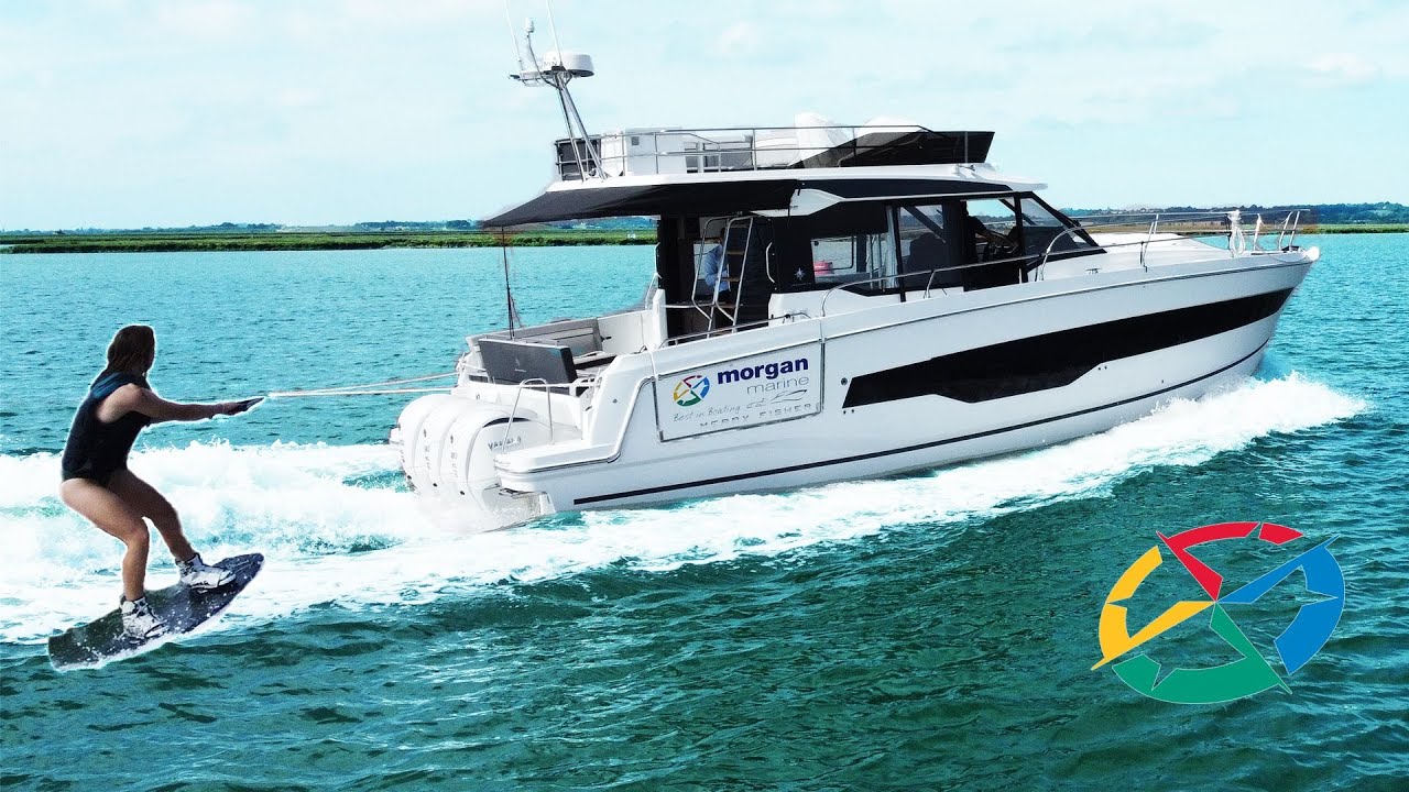 Wakeboarding behind a Jeanneau Merry Fisher 1295 Fly with triple