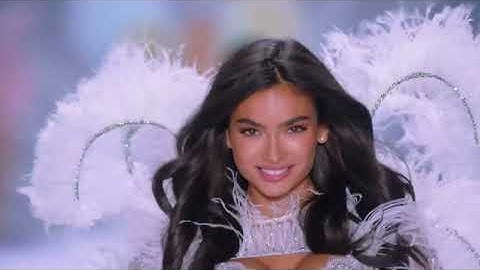 Halsey - Without Me (Live From The Victoria’s Secret 2018 Fashion Show)