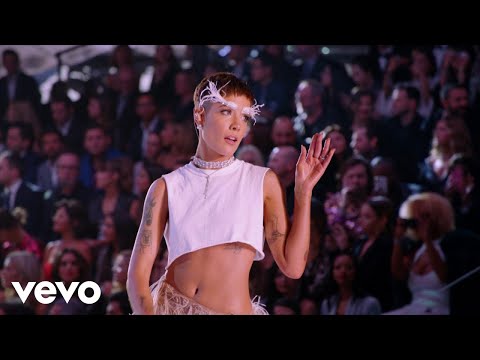 Halsey – Without Me (Live From The Victoria’s Secret 2018 Fashion Show)