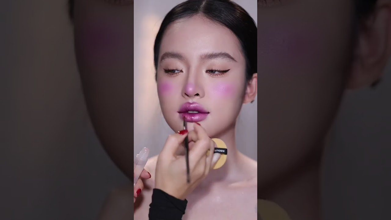 Hướng dẫn cách tạo khối môi, tán màu son chuẩn Douyin | Tina Lê Make Up #shorts #tinalemakeup