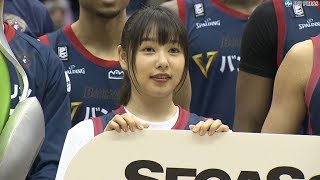 桜井日奈子、バスケ歴13年のシュート披露