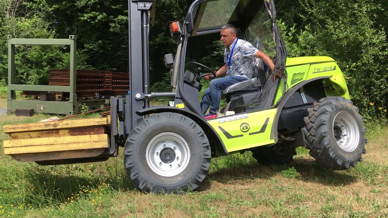Carretilla Agrimac Forklift TW21 4x4. Prueba de agarre a tres ruedas.