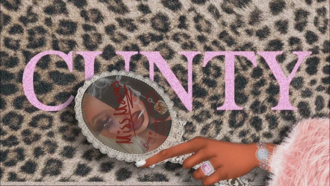 𝐒𝐇𝐄’𝐒 𝐋𝐎𝐀𝐃𝐈𝐍𝐆 ★