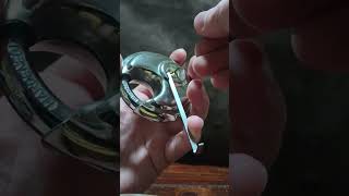 Lockpicking The Pro Essentials Discus Padlock (Trailer lock)