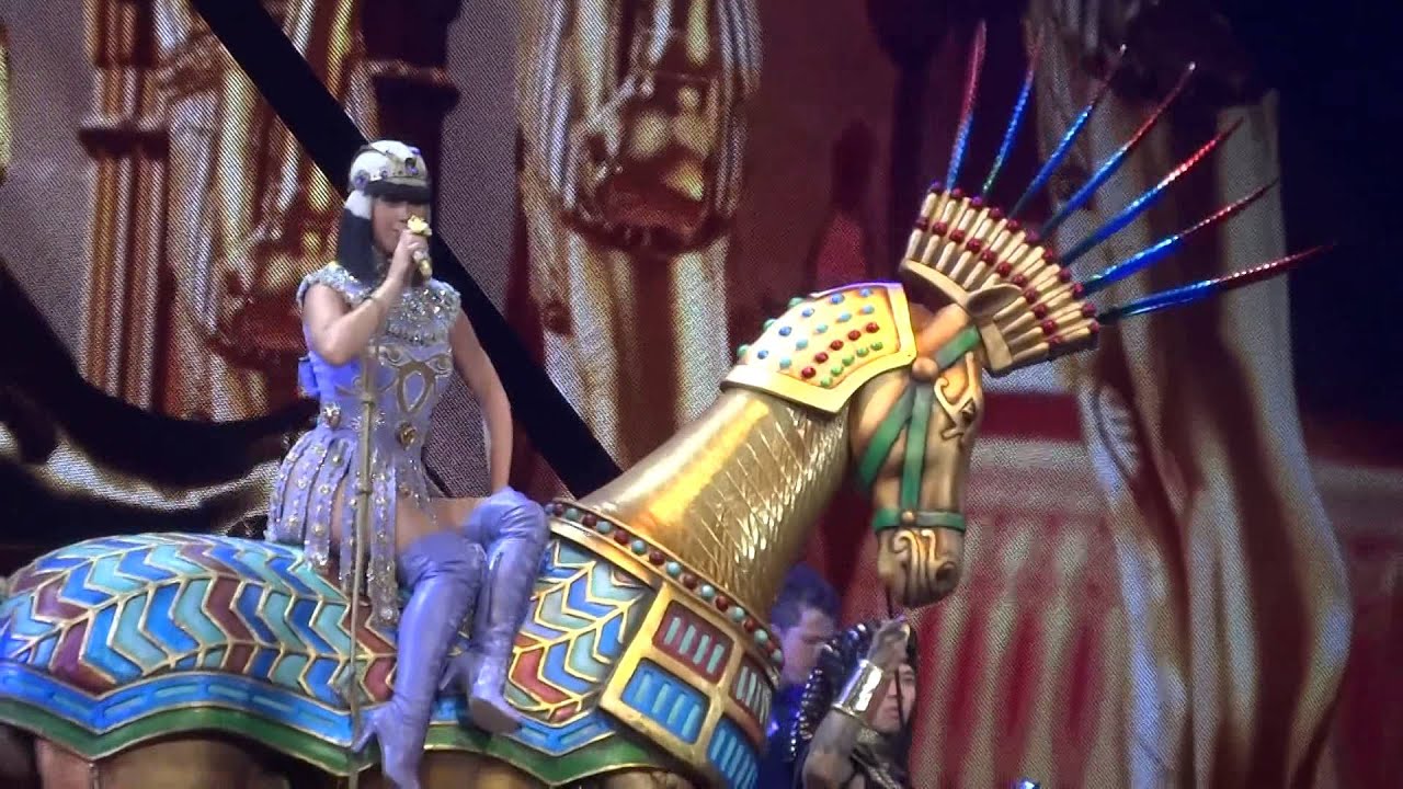 Polar Bears on the streets of London | PuppetVision Blog, image size:1280x720