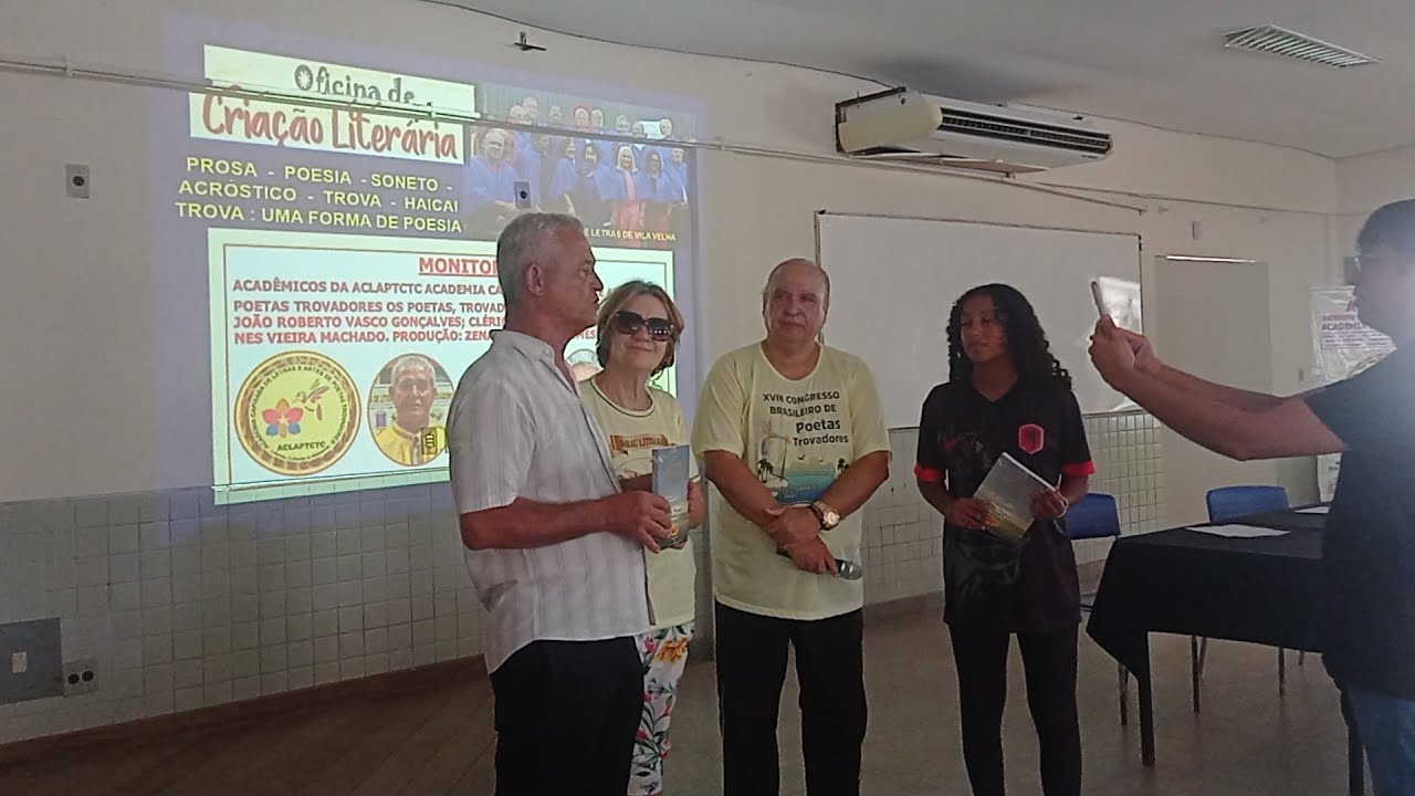Escola UMEF Alger Ribeiro Bossois, localizada na Cidade da Barra Vila ...