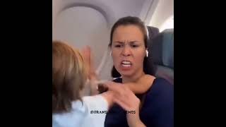 Jennifer Castro Jogando Menino Da Janela Do Avião