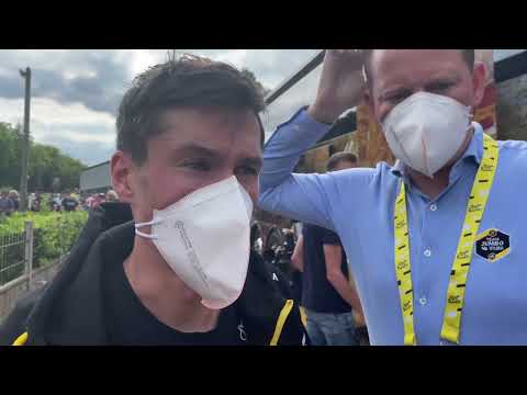Primo? Rogli? had schouder uit de kom na val in kasseienrit Tour: "Zelf teruggezet" - WIELERFLITS