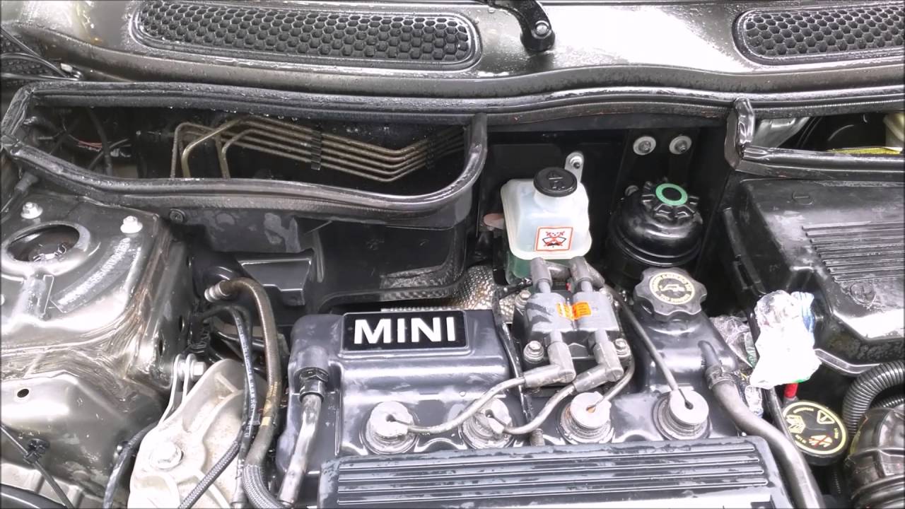 How To Clean Muddy Engine Bay in 2006 MINI Cooper with Gunk Engine Cleaner  Degreaser - YouTube