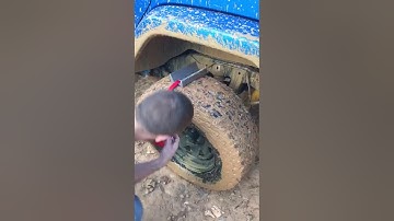 The Off-Roader: 4x4 4WD vehicle recovery mud snow sand off-road bog prevention tool installation