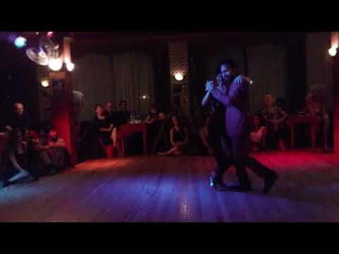 Mariela Sametband y Guille "peque" Barrionuevo. Milonga Mandinga. Uruguay 2019 2/4