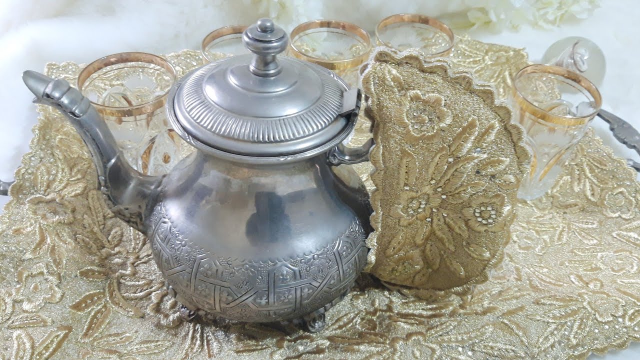 تطريز و خياطة يد البراد بالصقلي الاصفر (طقم صينية الشاي )