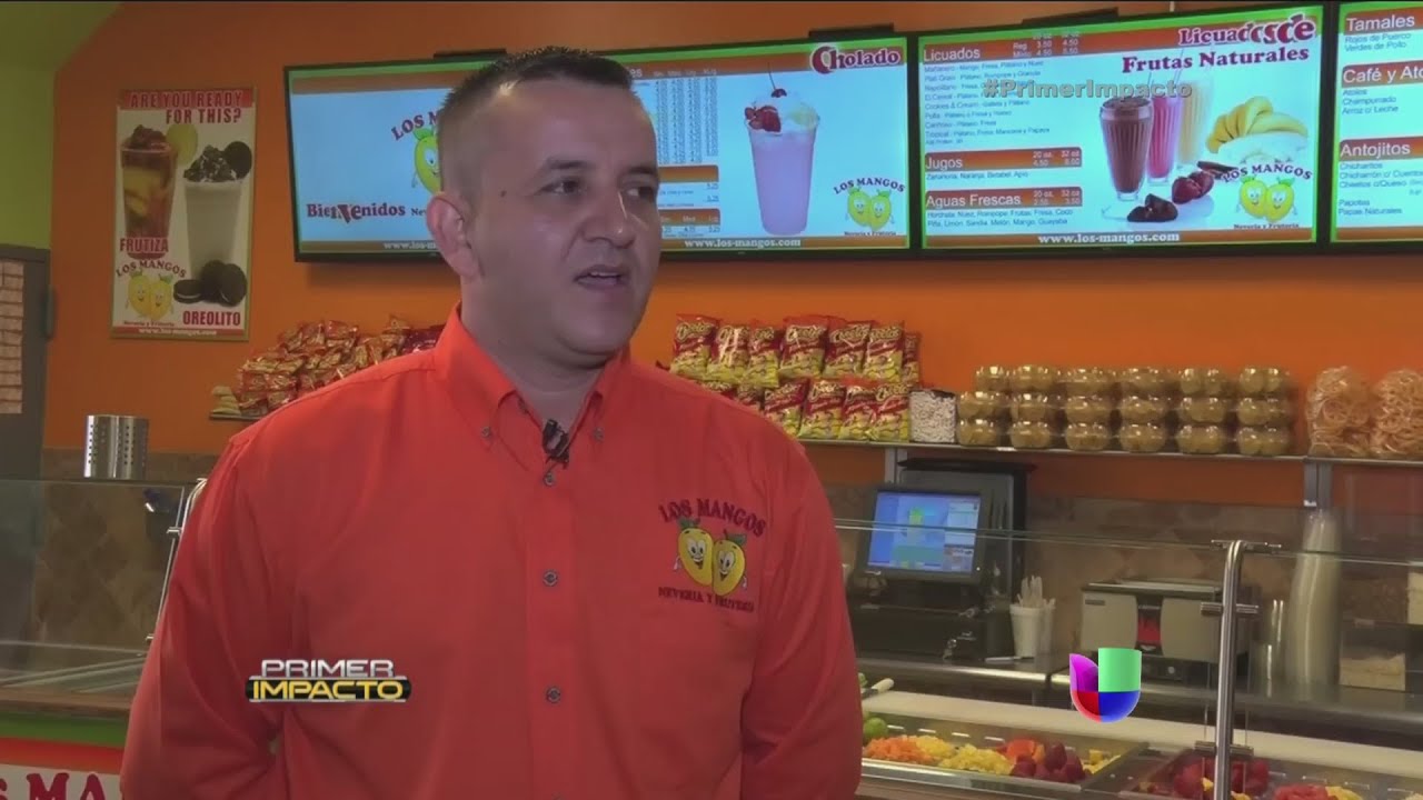 Pareja hispana logra su negocio de helados