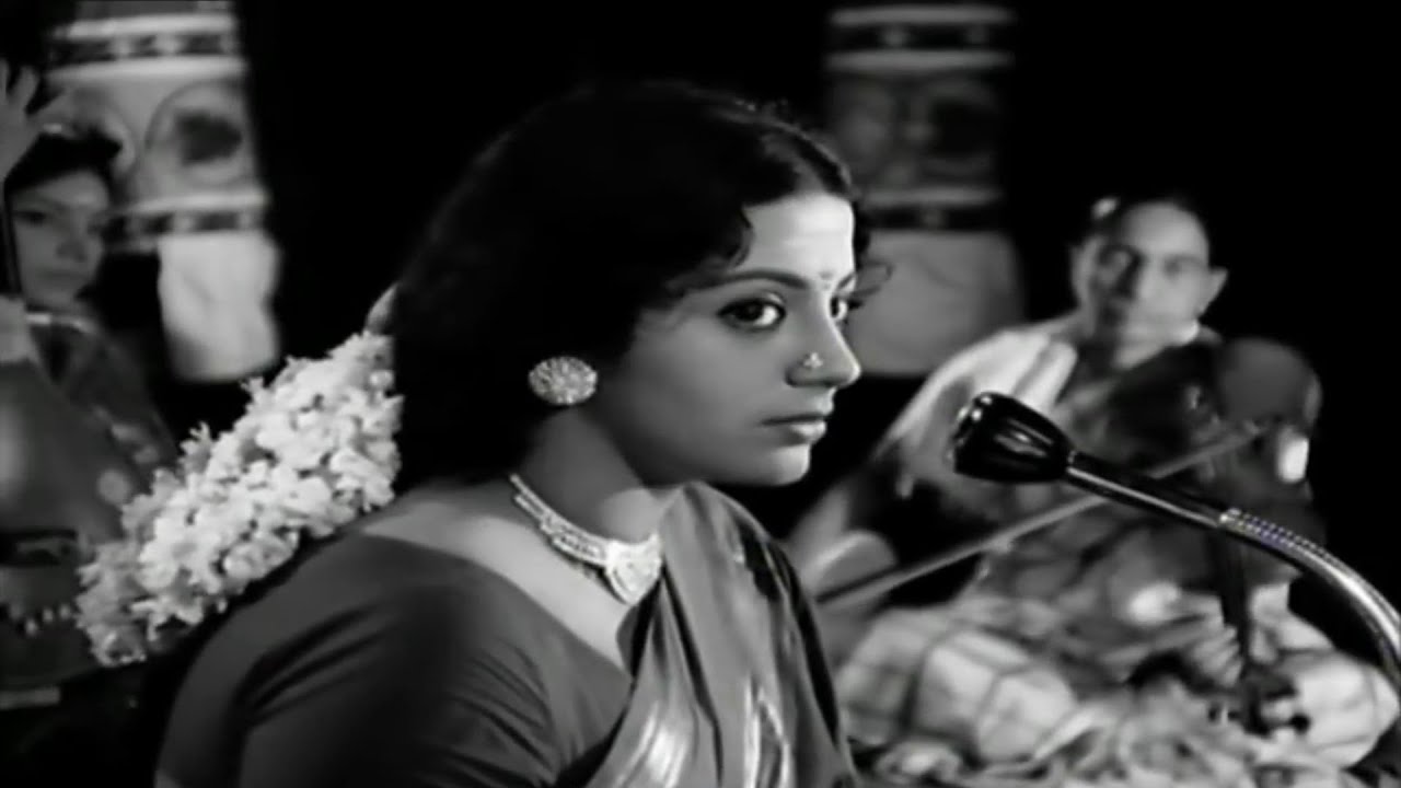    Kelviyin Nayagane  Vani Jairam  B S Sasirekha Hit Song