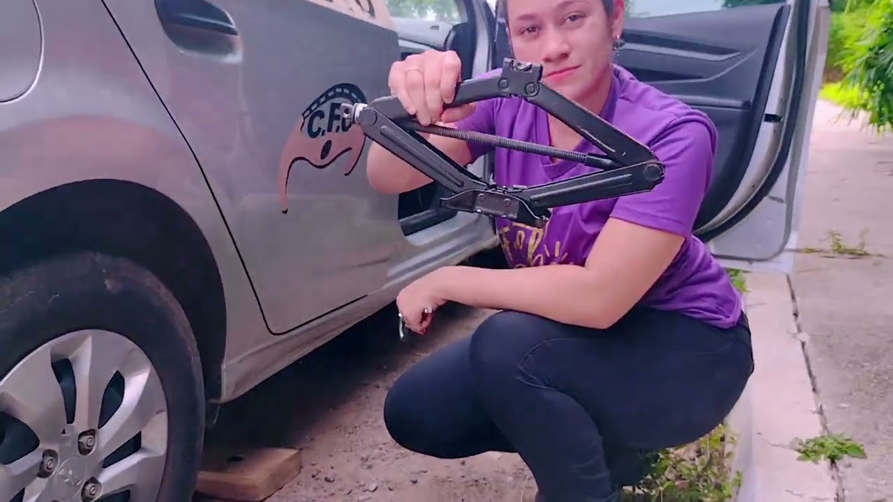 Como TROCAR pneus de um Carro, aluna Vitória.
