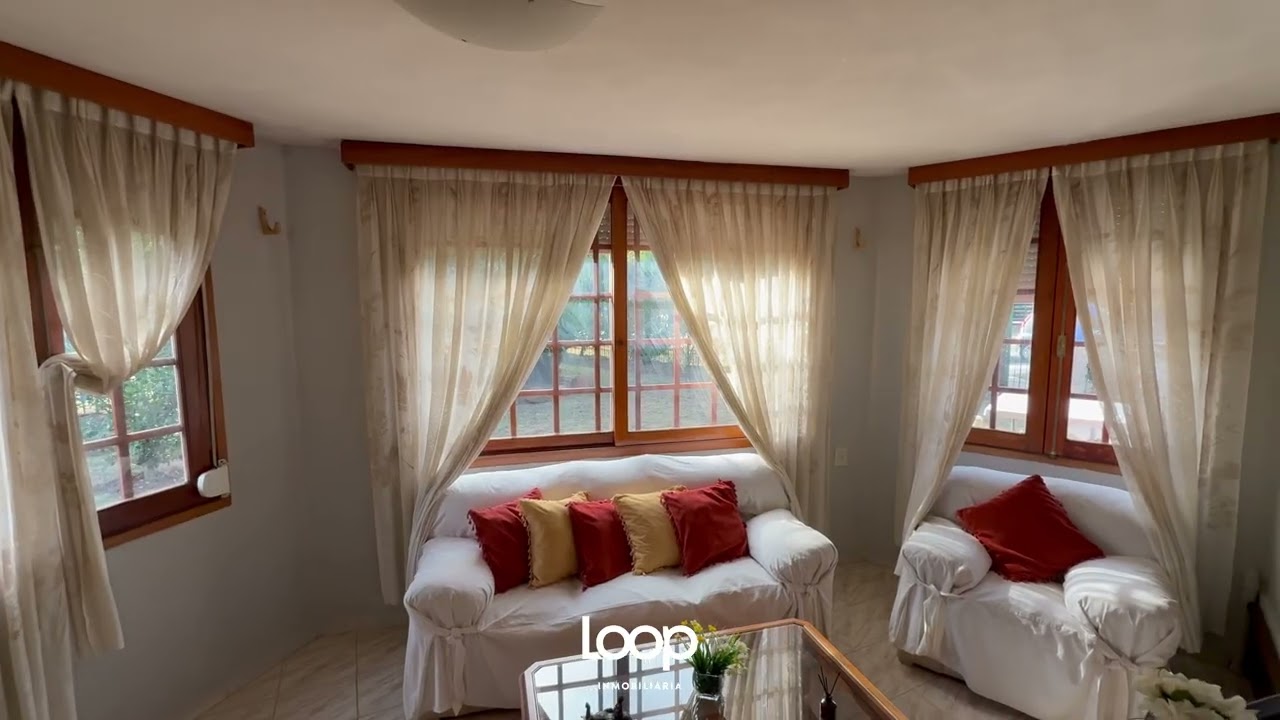 Casa en venta Shangrila Sur de 3 dormitorios con gran fondo y piscina