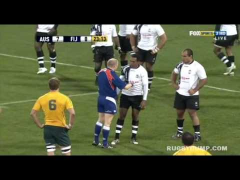 Matt Giteau's rough night vs Fiji