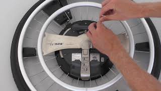 QUICKIE WheelDrive - Justera batteriets infästning