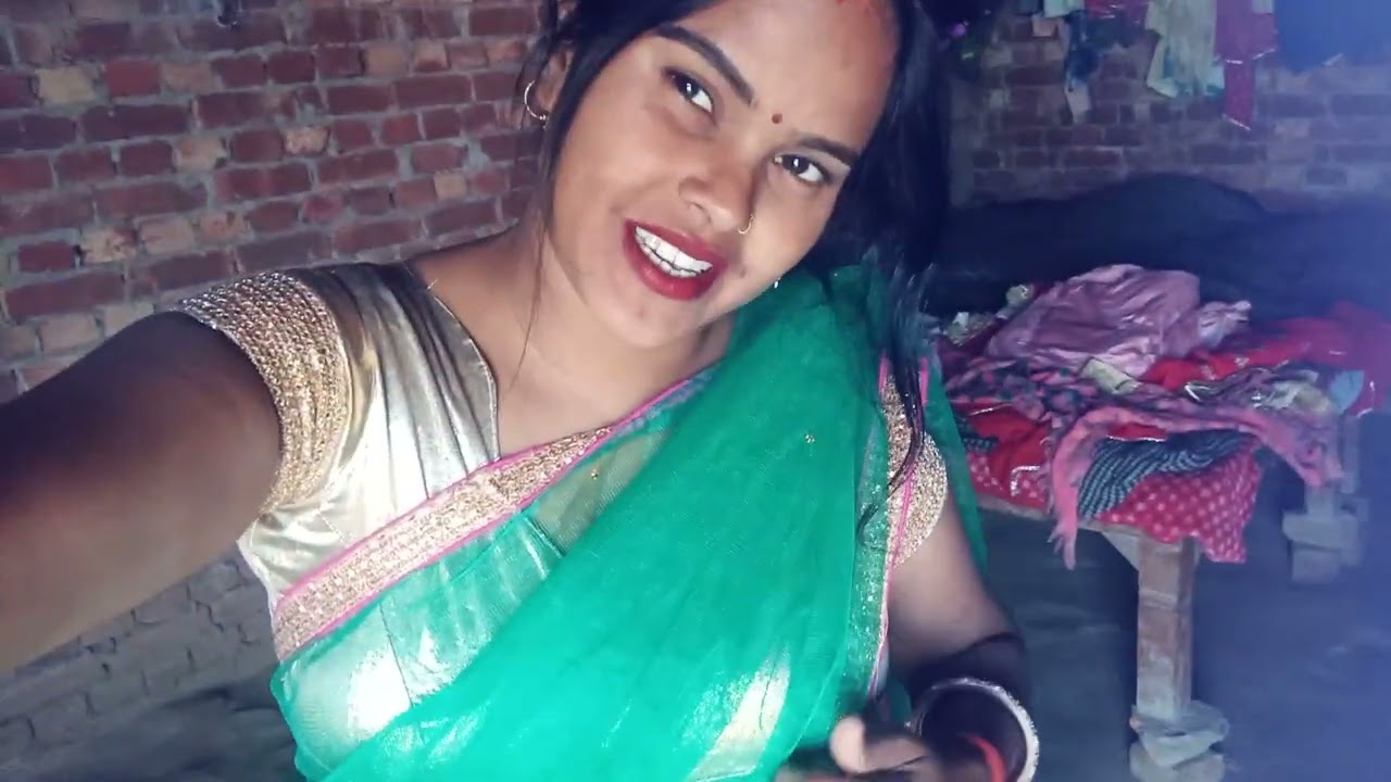 आज मैं लहंगा पहन के तैयार हुई हूं मेरे को लाइक कमेंट कैसा लगा मेरालहंगा