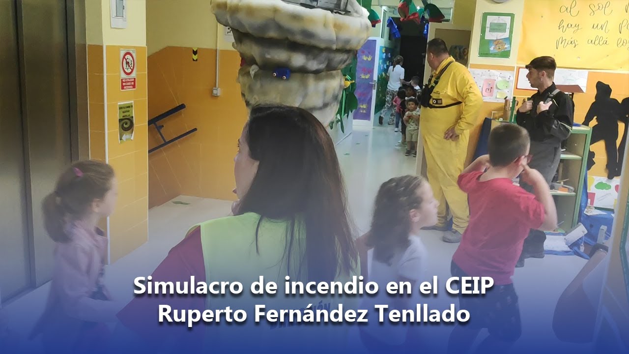 Simulacro de incendio en el CEIP Ruperto Fernández Tenllado