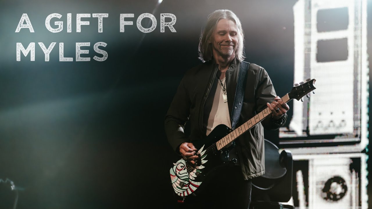I painted a guitar for Myles Kennedy (and he liked it!) | The Owl Guitar