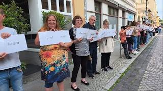 Demokratisches Bündnis verliest Gedicht in der Altstadt von Nauen