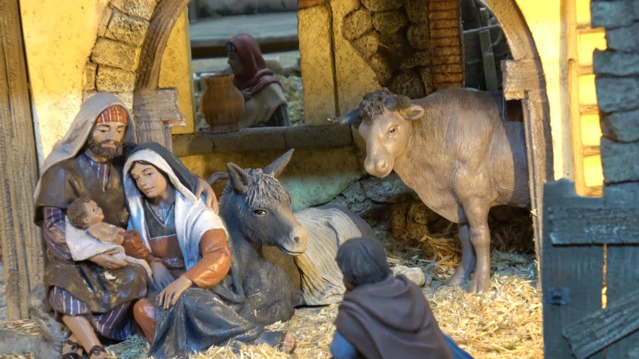 Exposición de Belenes en la Casa Municipal de Cultura por la Asociación Belenista Mirandesa