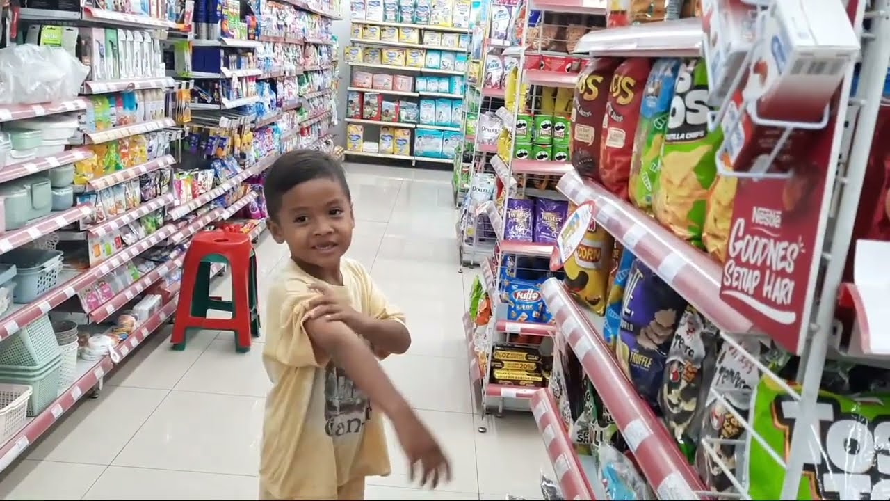 ADIK Iyan BELI SNACK DI ALFaMIDi dan LAWSoN