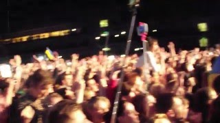 Вакарчук, вышел на сцену Мариуполя с песней Вакарчук, вышел на сцену Мариуполя с песней